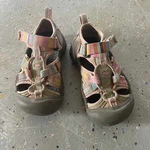 Toddler size 9 keen